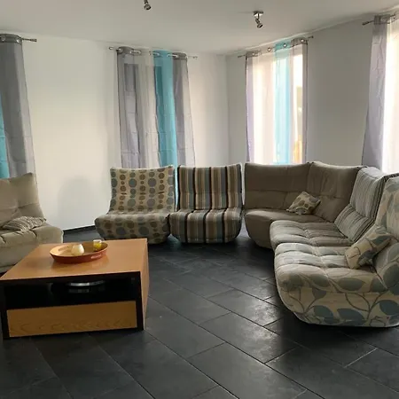 Grande Maison Atypique Avec Piscine Vakantiehuis