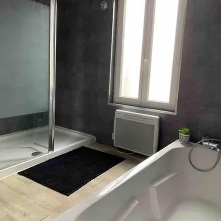 Vakantiehuis Grande Maison Atypique Avec Piscine Salles (Gironde)