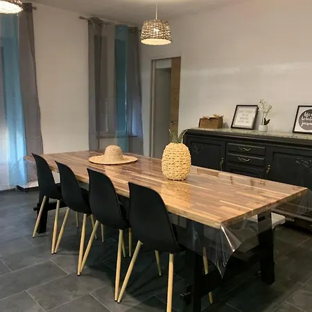 Vakantiehuis Grande Maison Atypique Avec Piscine Salles (Gironde)